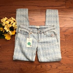 NWT Roxy Light Wash Diamond Pattern Size 7 / 28